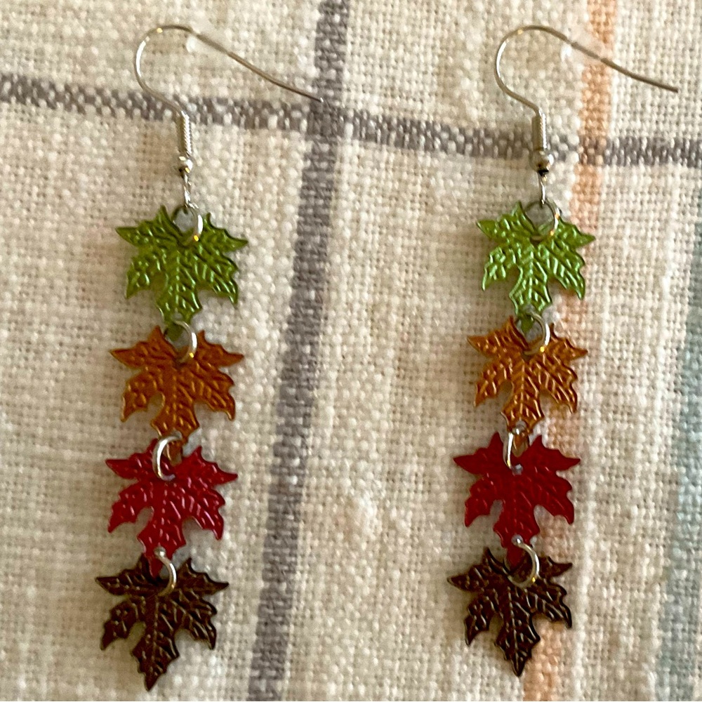 Fall🍂🍁🍃Earrings - Picture 4 of 4